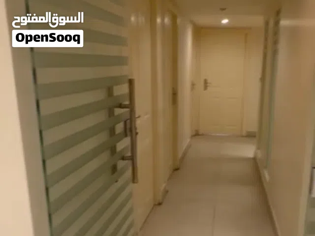 مكتب للإيجار بجانب المركز العربي تصلح لعيادة