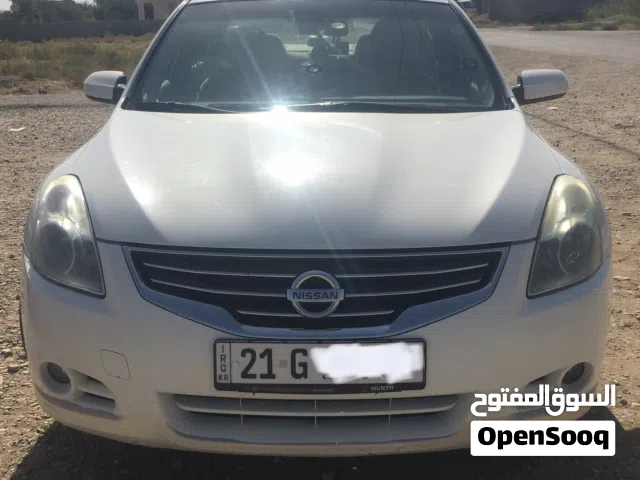 2011 نيسان التيما S