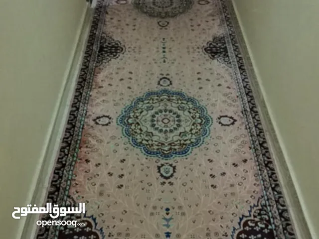 سجاد عجمي وممرات للبيع بداعي السفر كل وحده الها سعر
