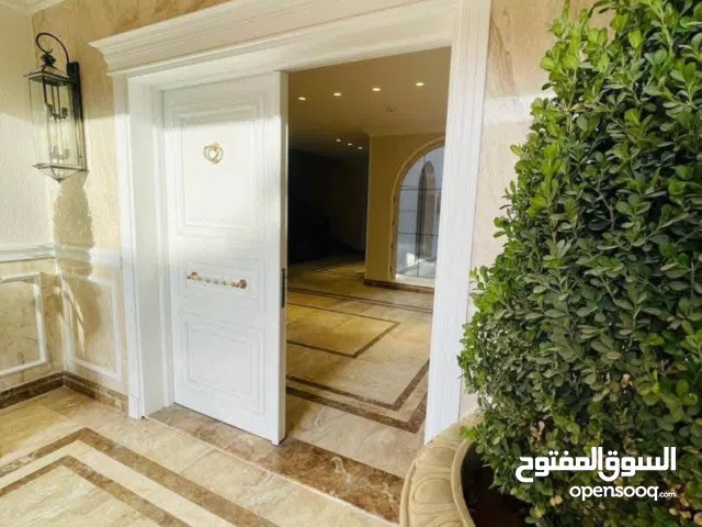 250 m2 4 Bedrooms Apartments for Sale in Tripoli Al-Nofliyen