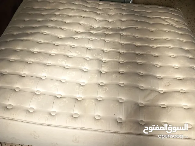 للبيع شبه جديده وثقيله جدا للتواصل  واتس الموقع مادبا