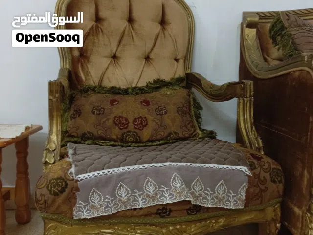 قنفات صاله جميله جدا بدون ضرر قطعتين كبار وقطعه وسط قطعتين صغار