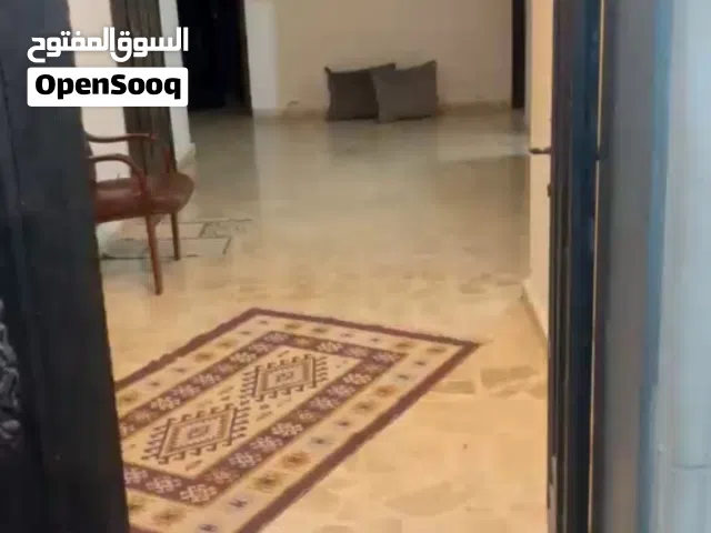 شقه مشطبه شارع المي لمساكن شعبيه ساحه مية متر ودار مشطب متين متر