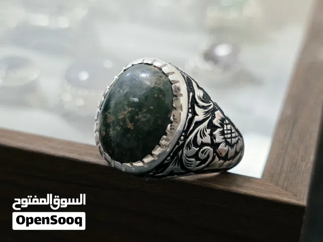 خاتم عيار 950 متوج بحجر جبل أحد الاخضر مبارك