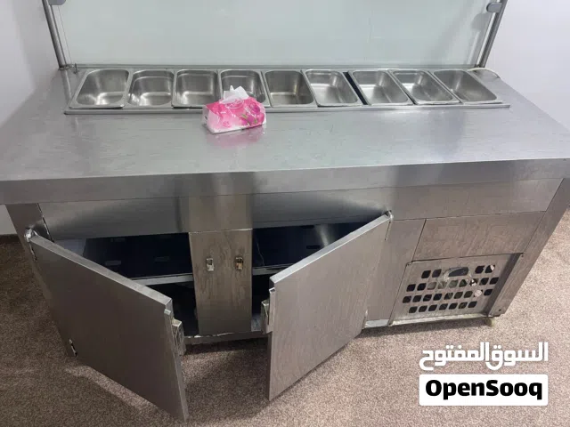 عدة مطعم مشاوي للبيع بحال الوكاله  استخدام قليل