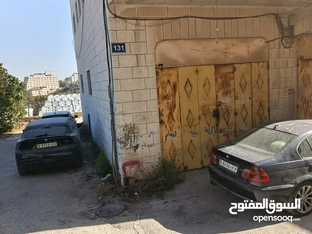 مخزن تجاري للبيع خلو بالقرب من بريد بيتونيا