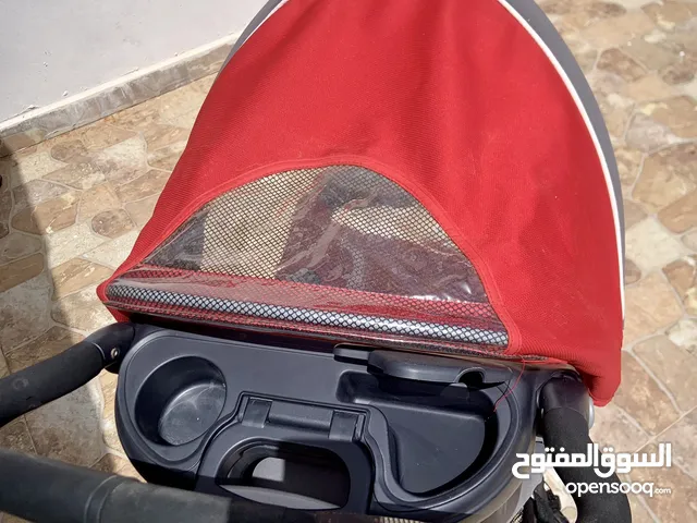 عربة اطفال من ماركة تشكيو
