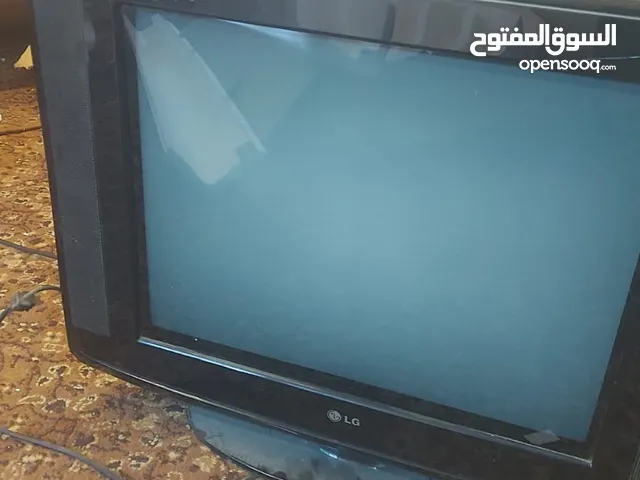 طقم كورنر بحال جيده وسرير تخت فندقي وتلفزيون صغير