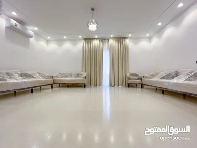 860 m2 More than 6 bedrooms Villa for Sale in Muscat Al Khoud