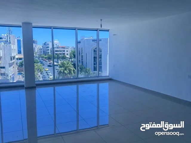 عيادة طبية مقابل المركز العربي