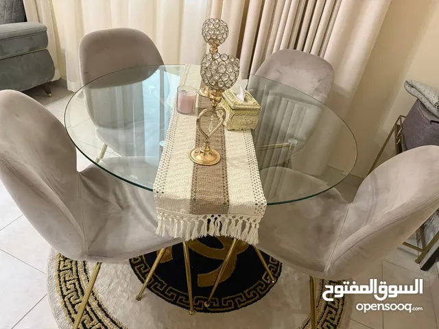 طاولة طعام