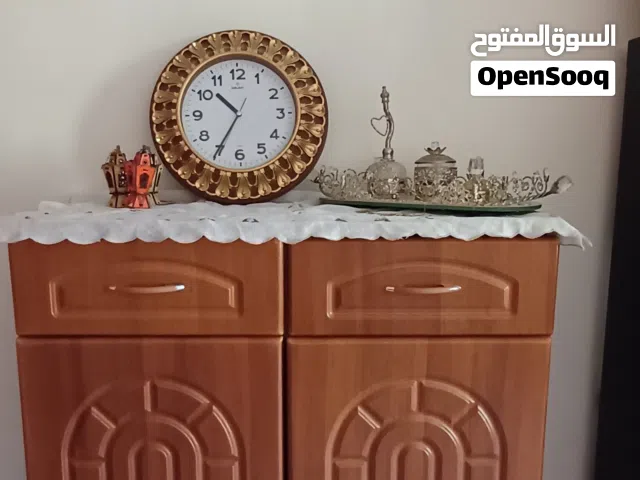 جزامه لون بني مكونه من 6 ارفف و2 درج بحاله جيده