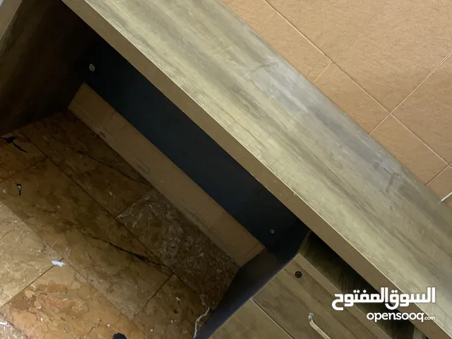 ميز مكتبي اصلي خشب طوله متر ونص ويا كرسي جلد اصلي 100‎%‎