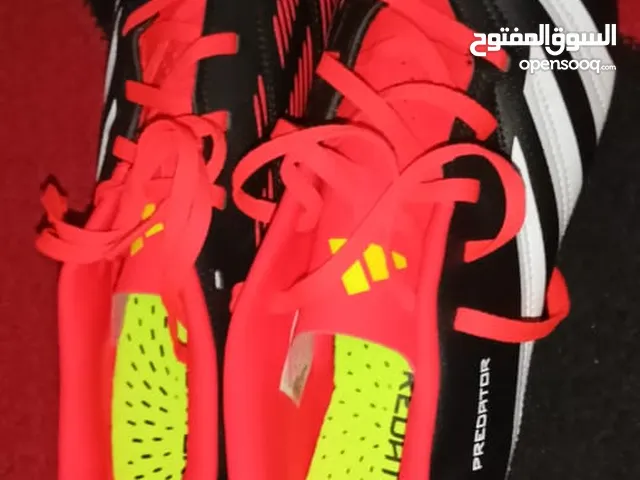 حذاء اديداس كرة قدم اصلي لم يستعمل صنع في اندونيسيا وارد امريكي