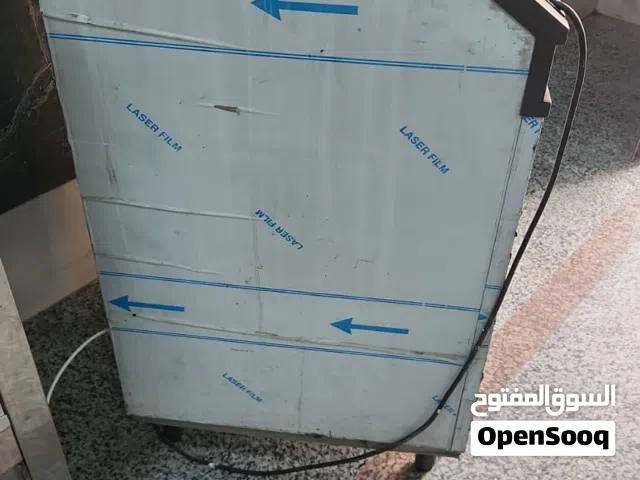ماكينه تصنيع ثلج مجروش المانيه شبه جديده المانيه الصنع تنتج 120 كيلو ثلج باليوم ممتازه
