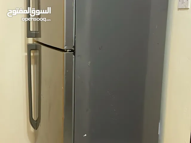 ثلاجة هايسنس للبيع نظيفه