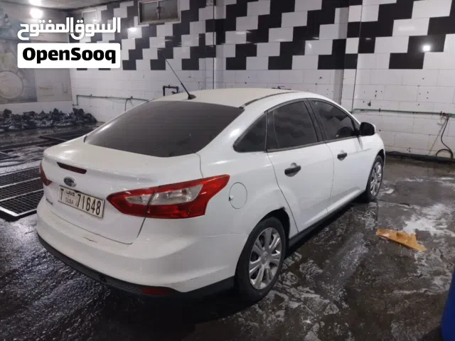 2012 فورد فوكس Standard