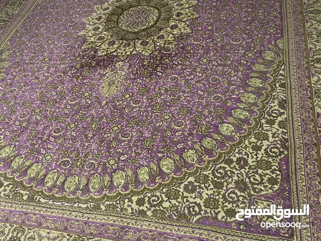 سجادة بحالة ممتازة