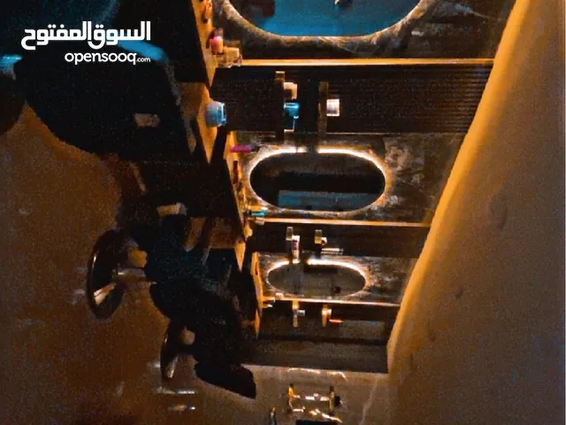 صالون حلاقة رجالي للبيع
