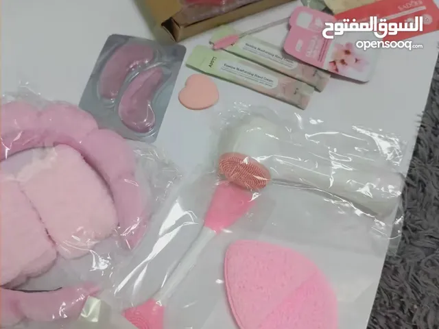 البكج الوردي اللي بينعم وبيرطب وبشيل الجلد الميت وبنعش بشرتك وبيرفه عن حالك بكوبيكشن كامل مكمل