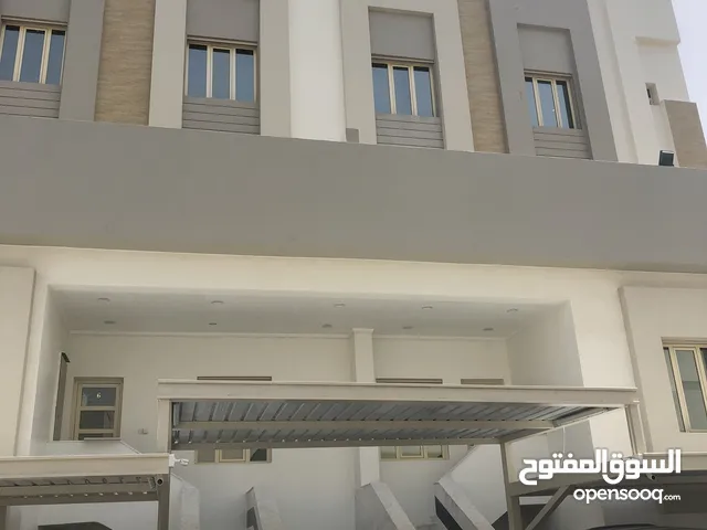 750 m2 4 Bedrooms Apartments for Rent in Hawally Salwa