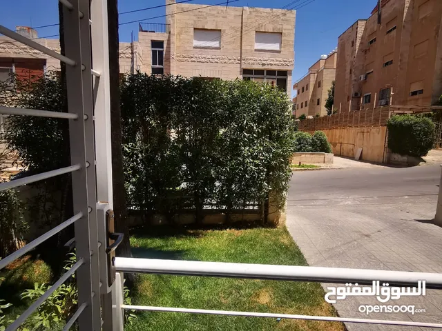 شقة ارضيه مفروشة مع حديقة / اثاث مميز للايجار في منطقه #عبدون
