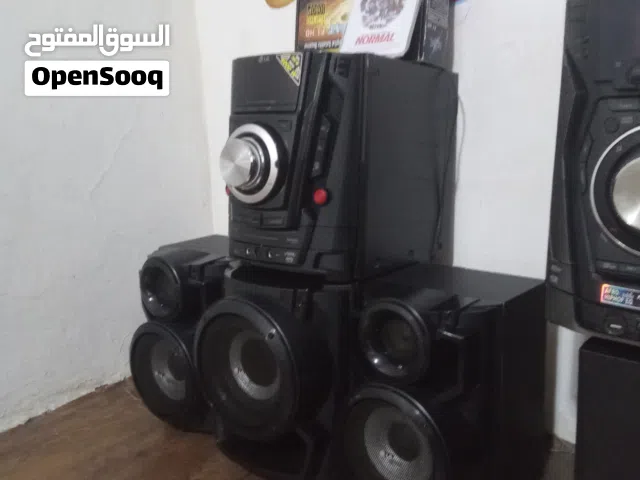 مكانها  طرابلس منضومة LG تاخد تلاته دسكات تعرض أفلام  DVD USB AUX mb3 وصلت تيليفون انضيفة  صوتها مان