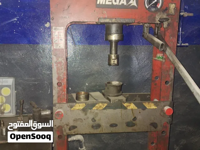 بريسة هيدروليكية MEGA الأصلية (صناعة إسبانية)، سعة 30 طن.