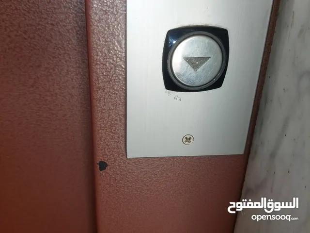 فني مصاعد كهربا وصيانة وقطع غيار اصليه وكفاله