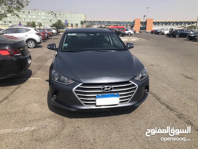 Sedan Hyundai in Cairo