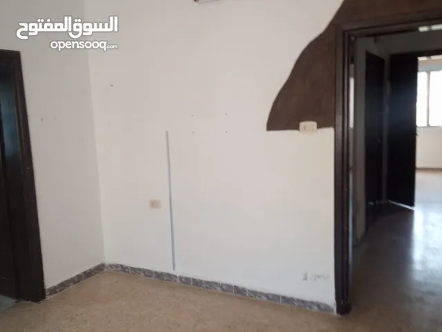 شقة فارغة للايجار باربد خلف مطعم ماكدونالدز قريب على بوابة جامعة اليرموك
