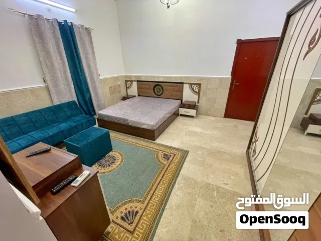 متوفر استديوهات في العذيبه قريب مخبز ادام وقريب ماركت النور والزبير للسيارات في موقع متميز