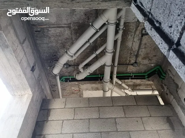 سباك بدرجة خبير لصيانة وتاسيس جميع الاعمال