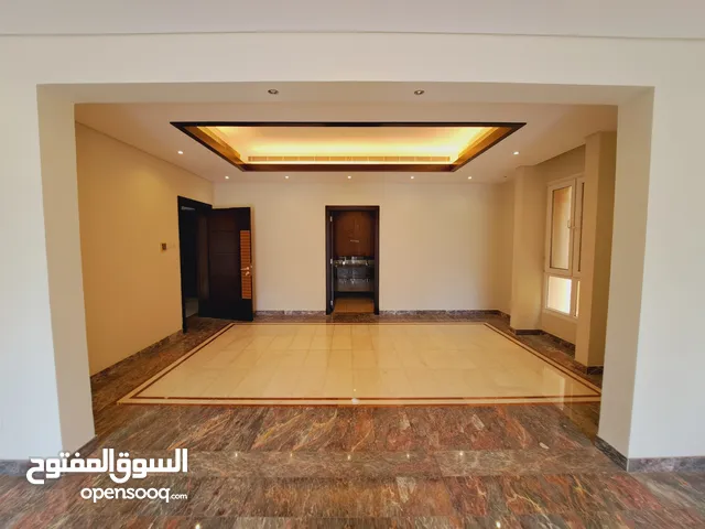900 m2 More than 6 bedrooms Villa for Rent in Muscat Qurm