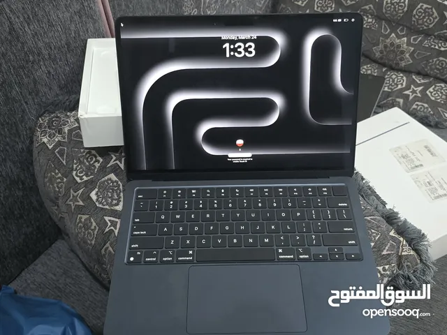عرطة ماك بوك اير M2 2022 بكرتونه مستخدم شهر فقط