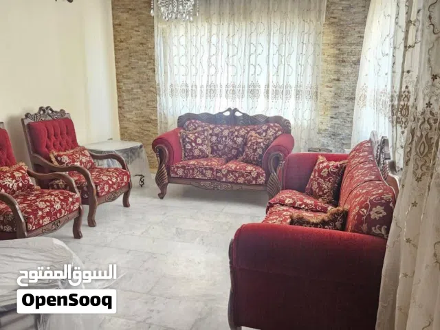 طقم كنب بحالة ممتازة