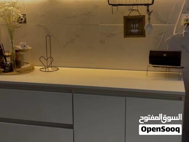 كاونترات مع ملحق جديد غير مستخدم