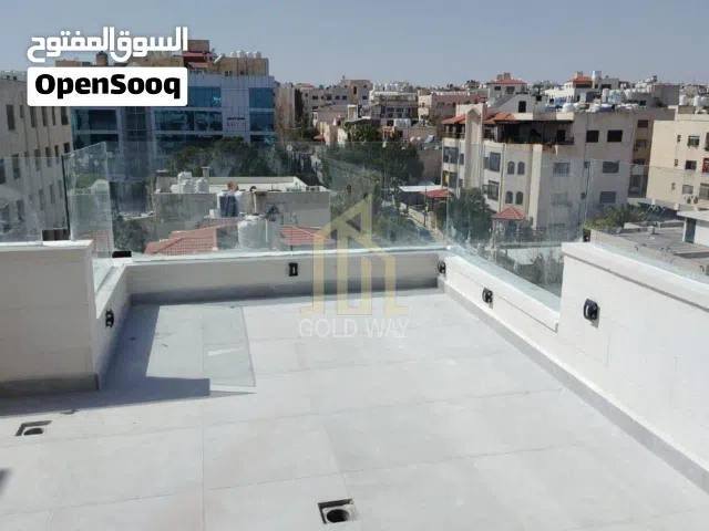 بالقرب من دوار الاسره في عبدون شقة مميزة أخير مع روف 450م بسعر مميز / ref 1165