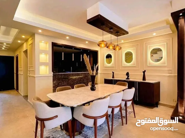 فيلا للبيع بأقل سعر في كمبوند سراي علي طريق السويس امام مدينتي مباشره و دقائق من التجمع - Sarai