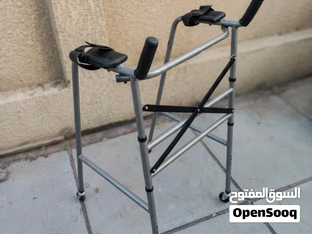 مشاية طبية مسند ساعد (لكبار السن والعلاج الطبيعي) مستعملة بحالة ممتازة للبيع