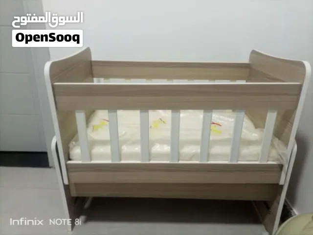 سرير هزاز شبه جديد