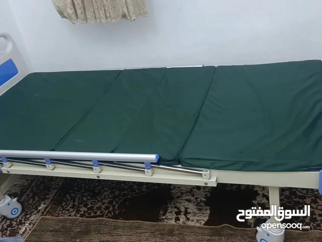 سرير طبي بالفراش شبه جديد