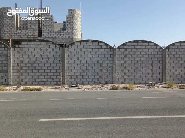 نضع خبرة سنوات في خدمتك لتحويل رؤيتك إلى واقع ملموس، من البناء (عظم) إلى التشطيبات النهائية (تسليم م