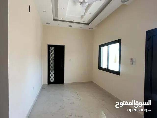 171 m2 5 Bedrooms Townhouse for Sale in Northern Governorate Madinat Hamad