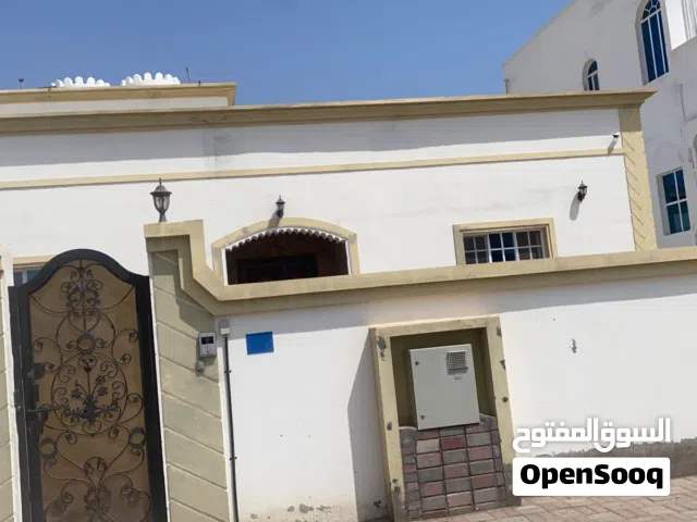 منزل للبيع العامرات مدينة النهضة السابعة مساحة البناء 270 مساحة الارض 600