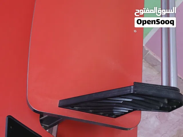 طاولة مناسبة للمعلمين والطلاب +عربة اطفال