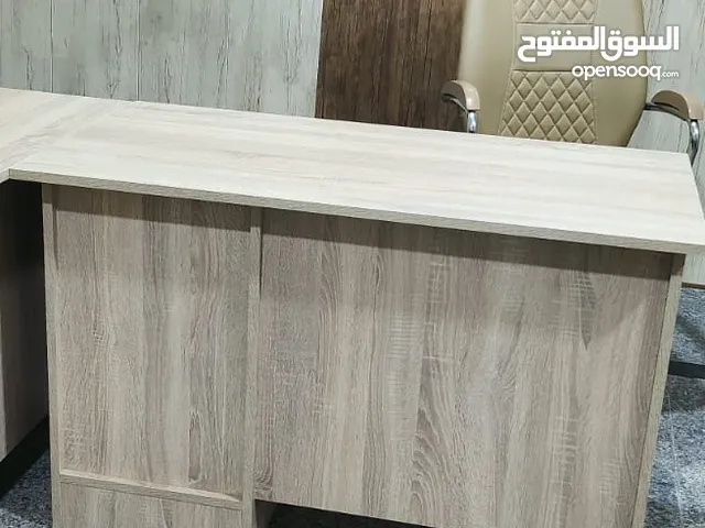 ميز +كرسي دوار متحرك