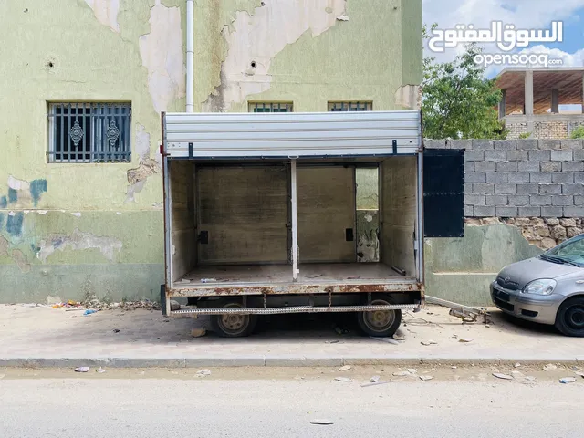 كوشك للبيع بي عجلاته يمشي محل دخان أو مقهى أو اي شي ويوجد به سرانتي