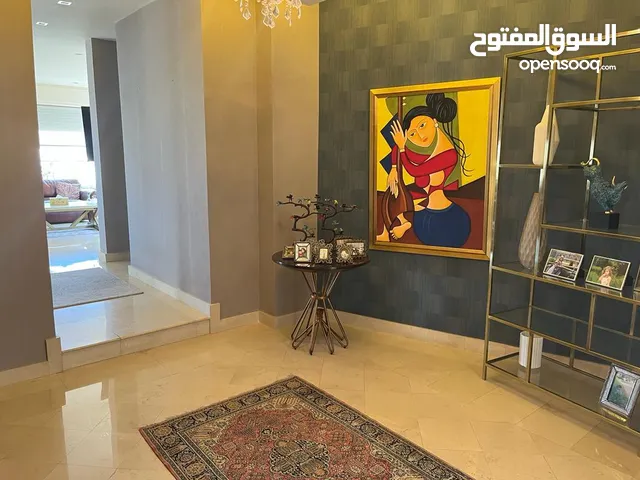 شقة مع روف للبيع في عبدون ref : 14282