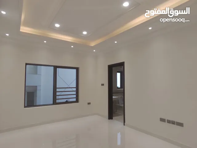 For Rent 3 Bhk Flat In Al Azaiba Behind Al Fair Market  للإيجار شقة 3 غرف نوم في العذيبة خلف الفير
